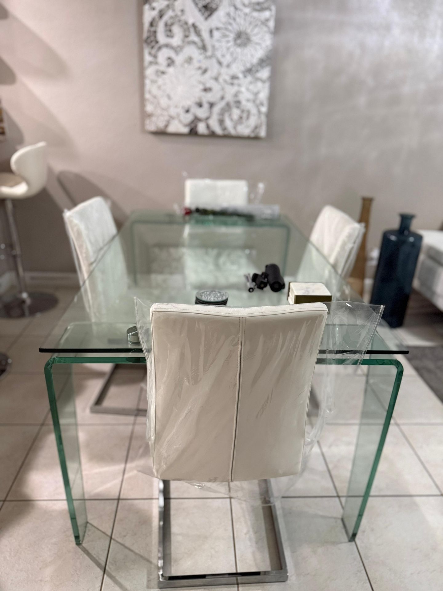 Glass Table With 4 White Chairs