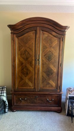 Thomasville Wardrobe with two drawers and mirror