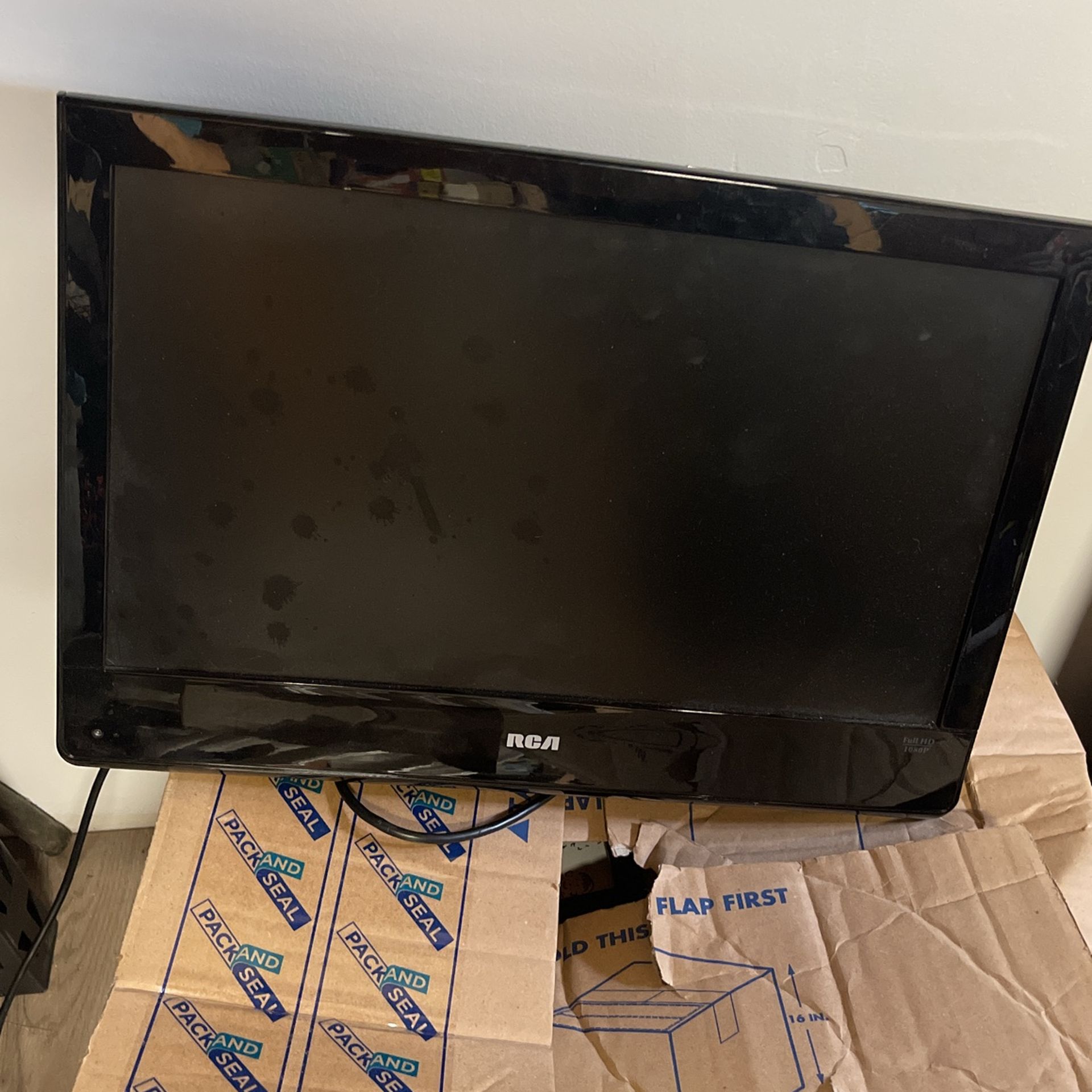22” TV w/DVD Player
