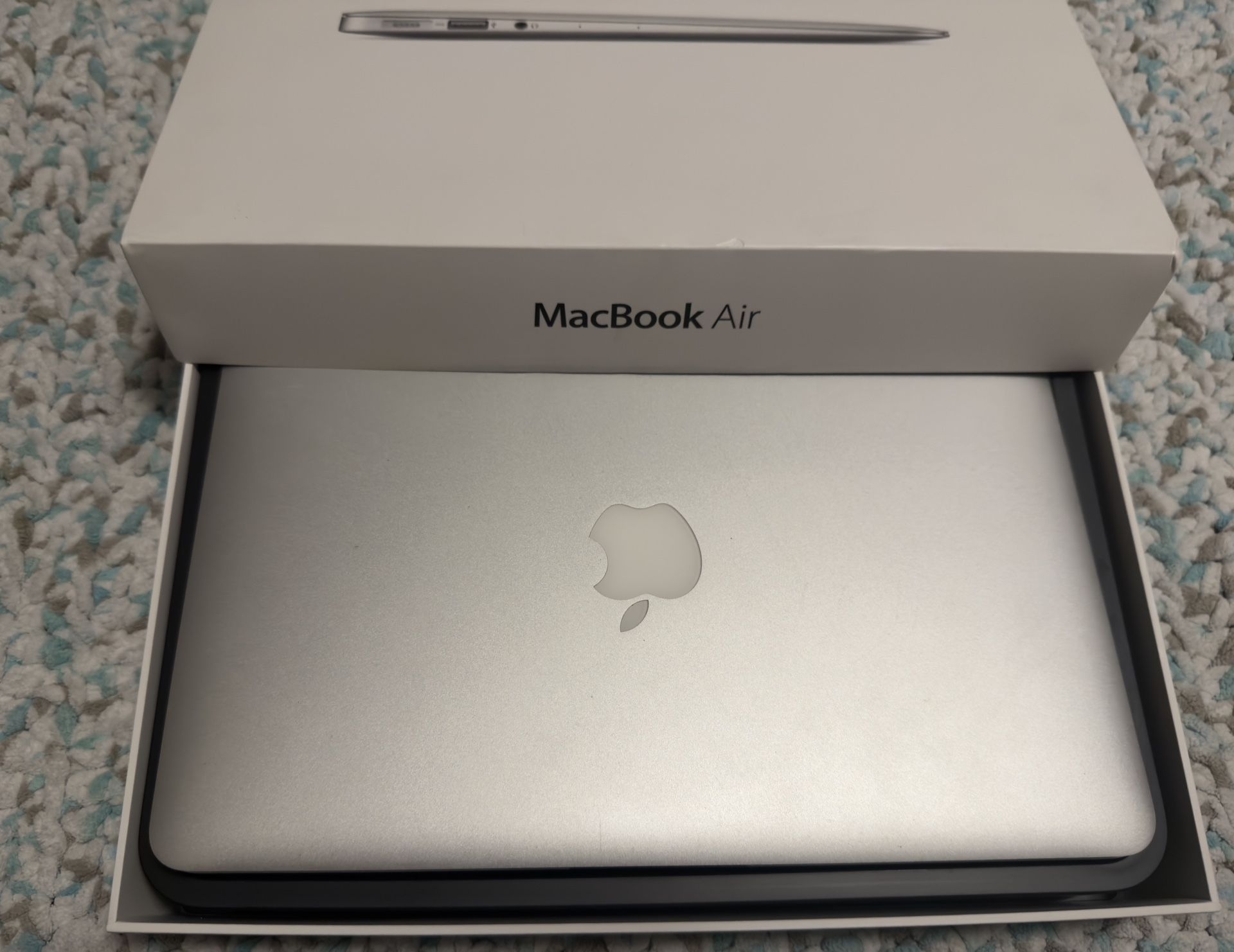 MacBook Air 11 Inch Excellent Condition 