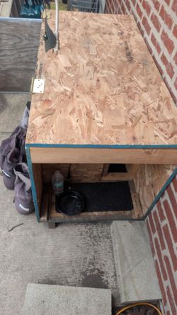 Kitten & Cab box with two floors porch & hinge top 4' long x 2' wide x 29" tall with heat light for winter