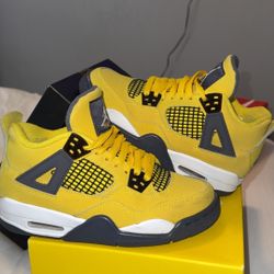 Jordan 4 Retro GS “Lightning” Size 3.5Y Used