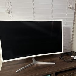 Samsung 32” Curved Monitor - White/Silver