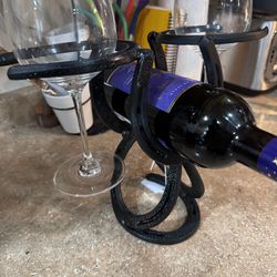 Horseshoe Wine Bottle Holder