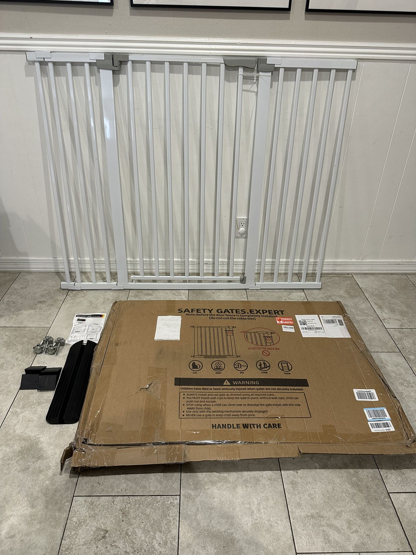 Extra Tall & Wide Pet Gate / Baby Gate - Fits Openings 29.92"-57.48"