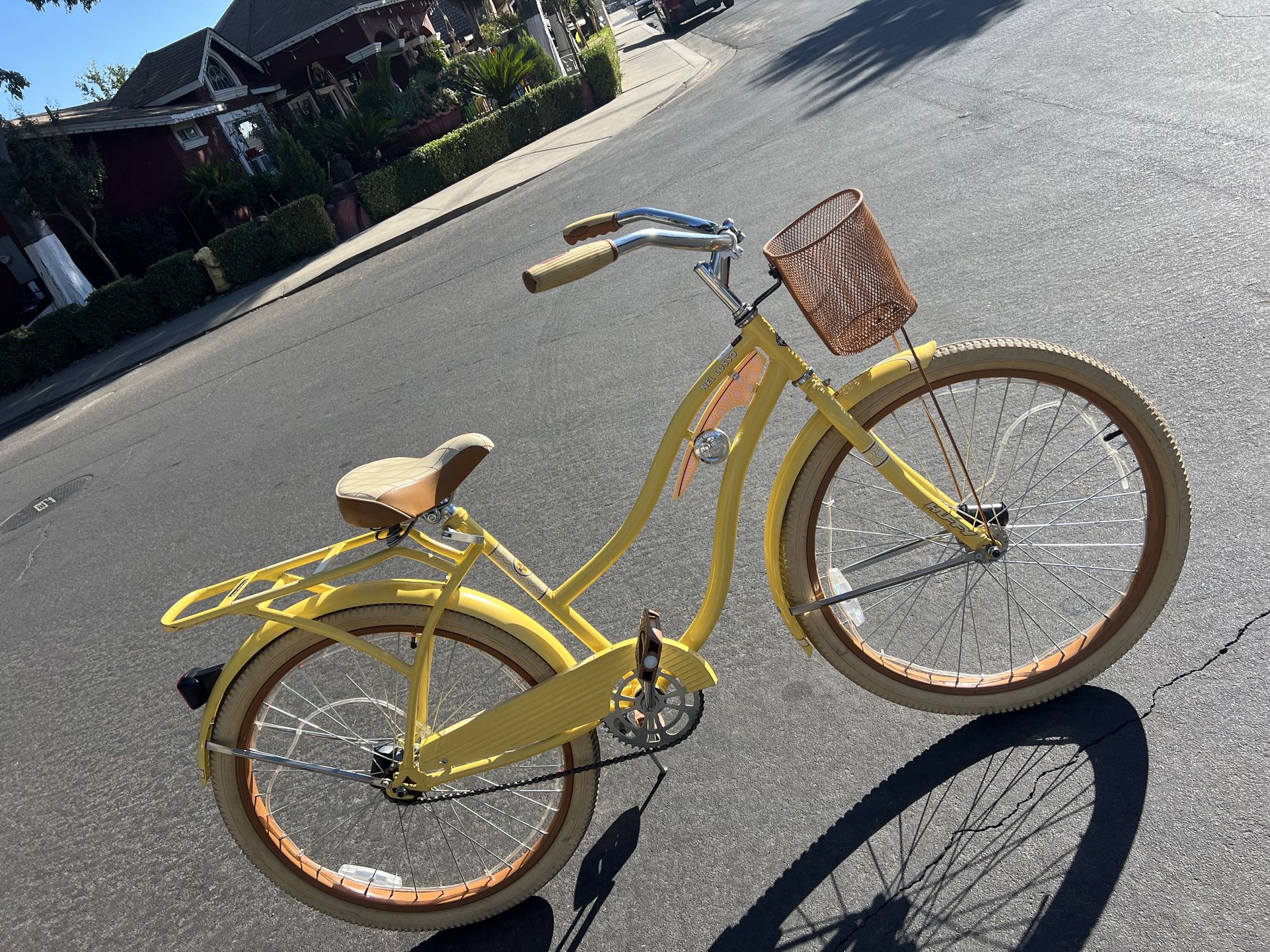 Huffy womens cruiser bike good shape