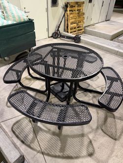2 bench tables