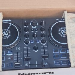 Numark Partymix Dj Controller.