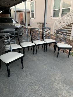 6 Sillas recién tapizadas casi nuevas