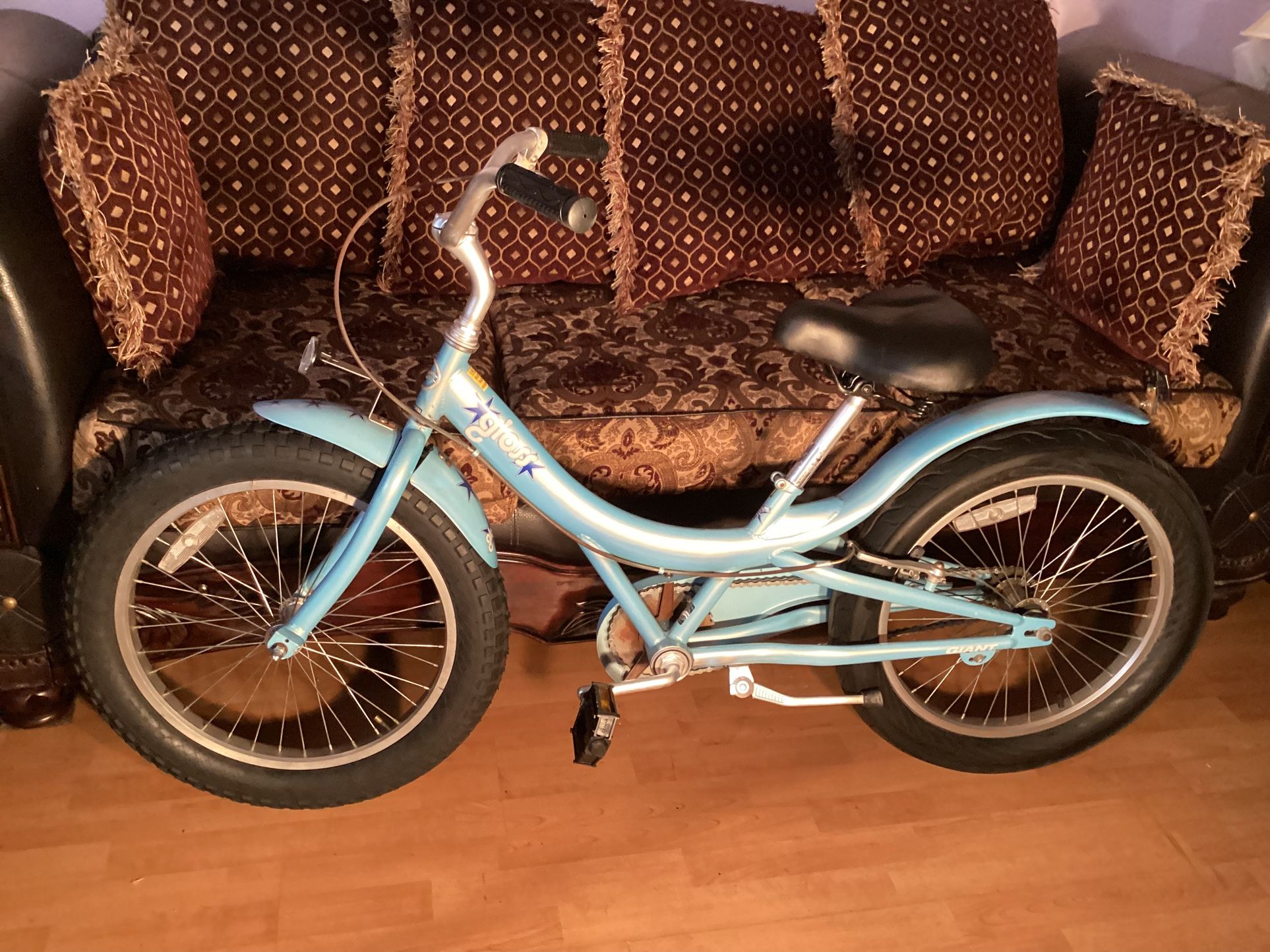 20X3.0 Cruiser Giant Gloss Bike For Girls Excellent Condition Tires Tubes Seat Pedals Grips $165 Firm