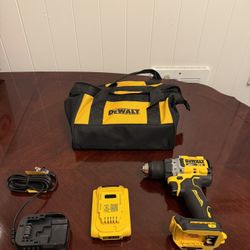 DeWalt Cordless Drill Set