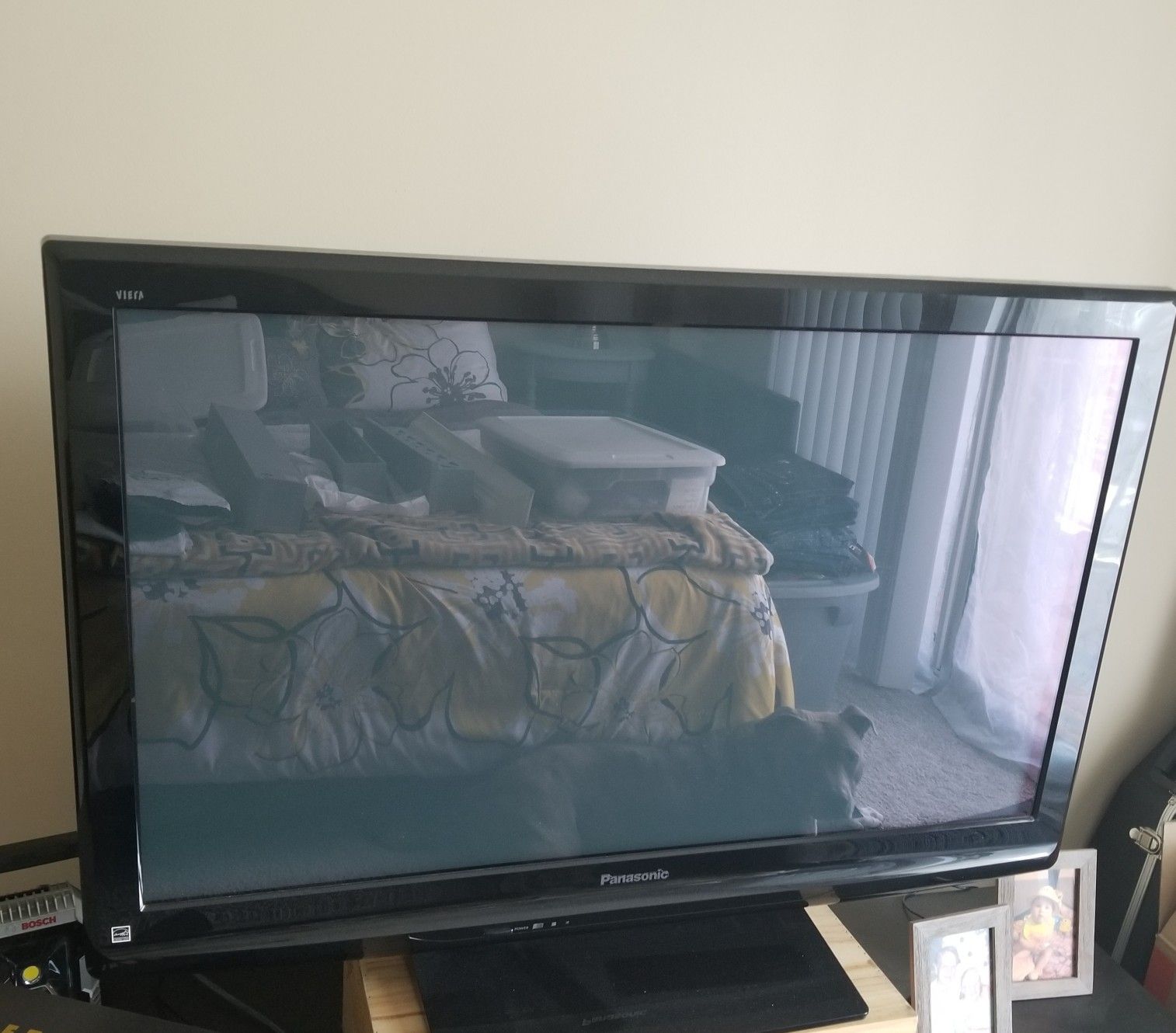 Panasonic 40' flatscreen plaza TV