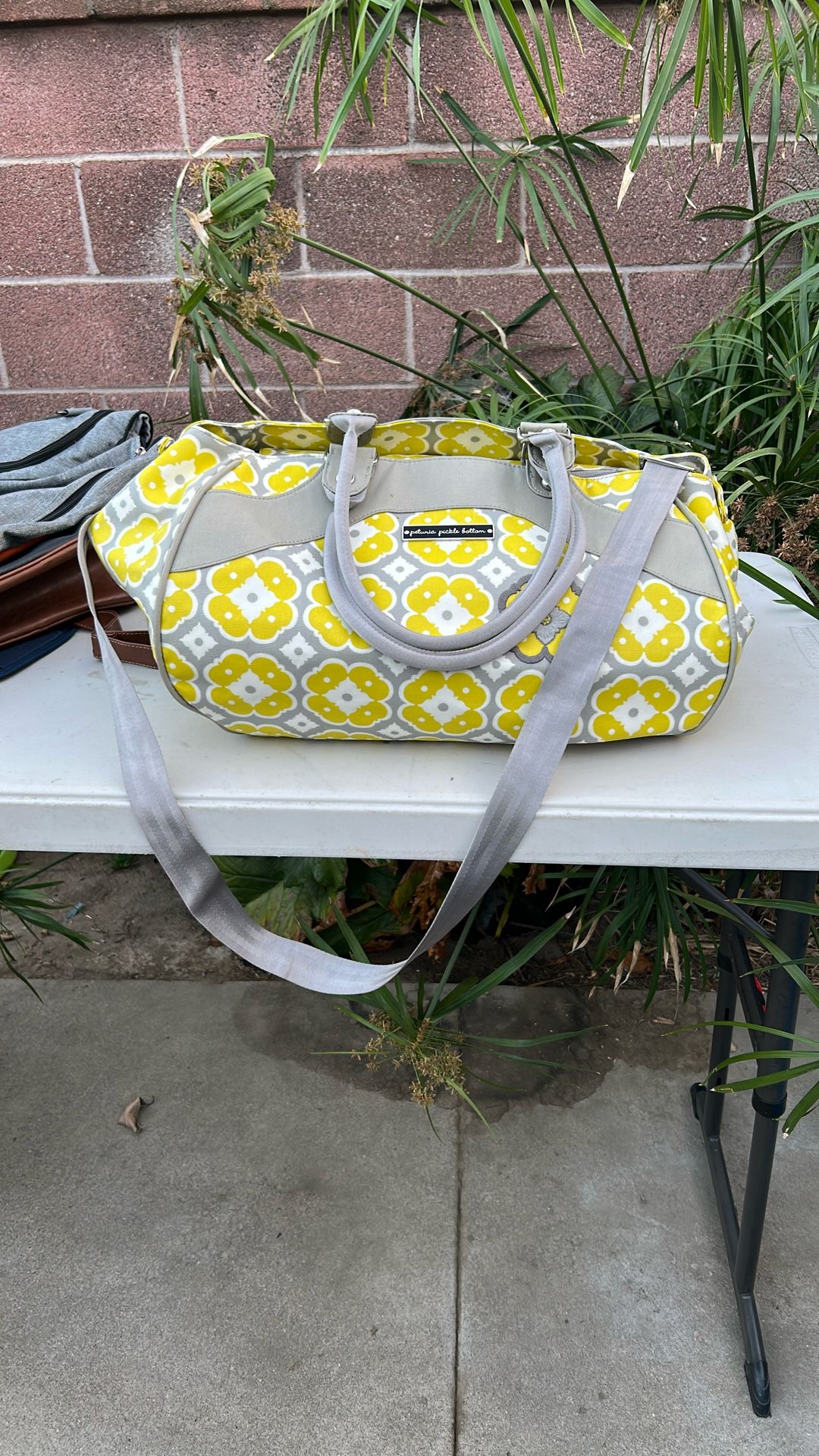 PETUNIA PICKLE BOTTOM BAG OVER THE SHOULDER