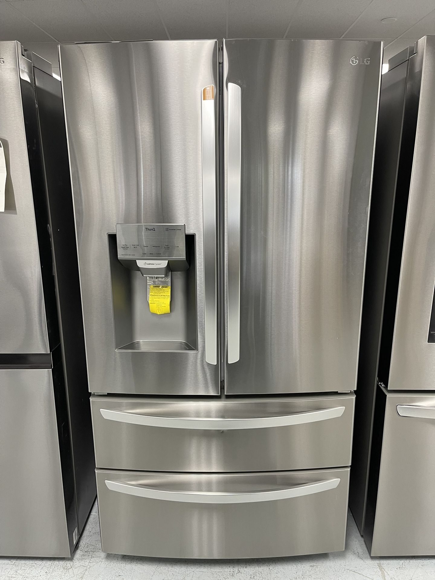 28 Cu.ft Refrigerator With Water And Ice Maker