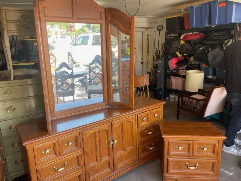 Vintage Thomasville Oak Bedroom Set