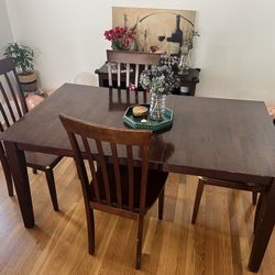 Dining Table +4 chairs 
