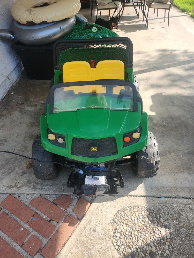 gator xuv 550 ride on