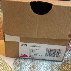UGG