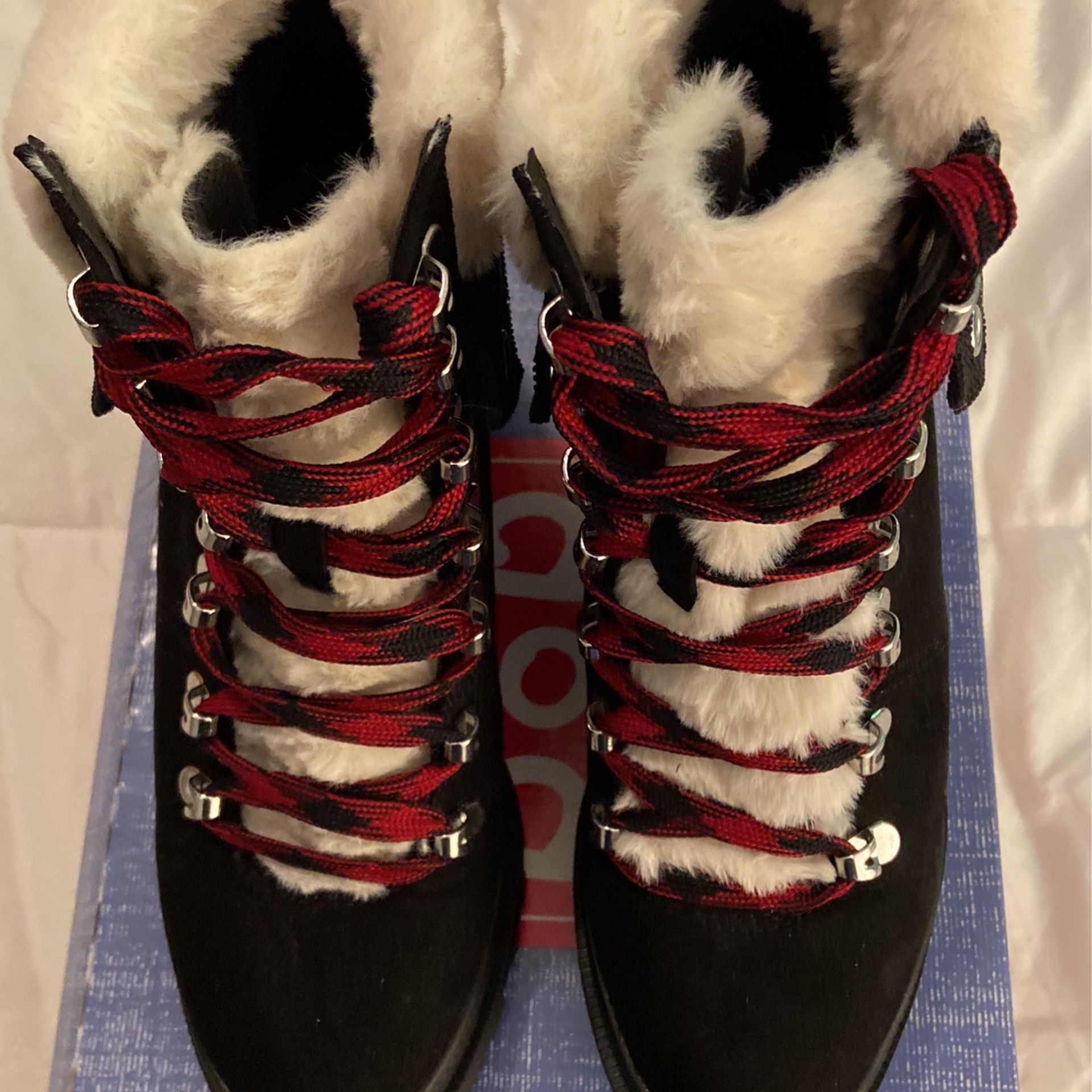 BRAND NEW POP ROMAINE BLACK BOOTS