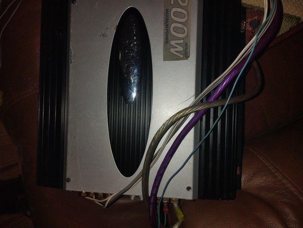 Clarion 200w Amp
