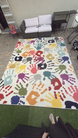 Selling a BIG rug, 120x96 inches.