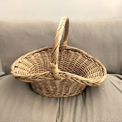 DECORATIVE WICKER BASKETS 