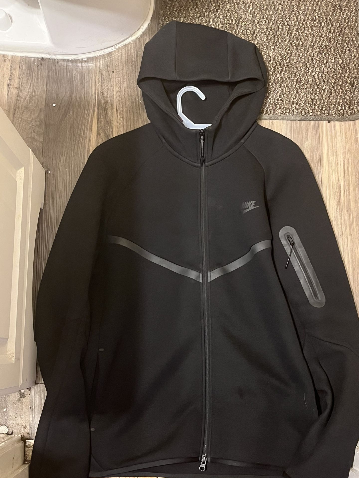Black Nike Tech Fleece Size Large