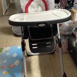 The item is a Graco DuoDiner LX high chair.  It is a 3-in-1 high chair that grows with the child, converting to a booster seat.  It has three stages: 