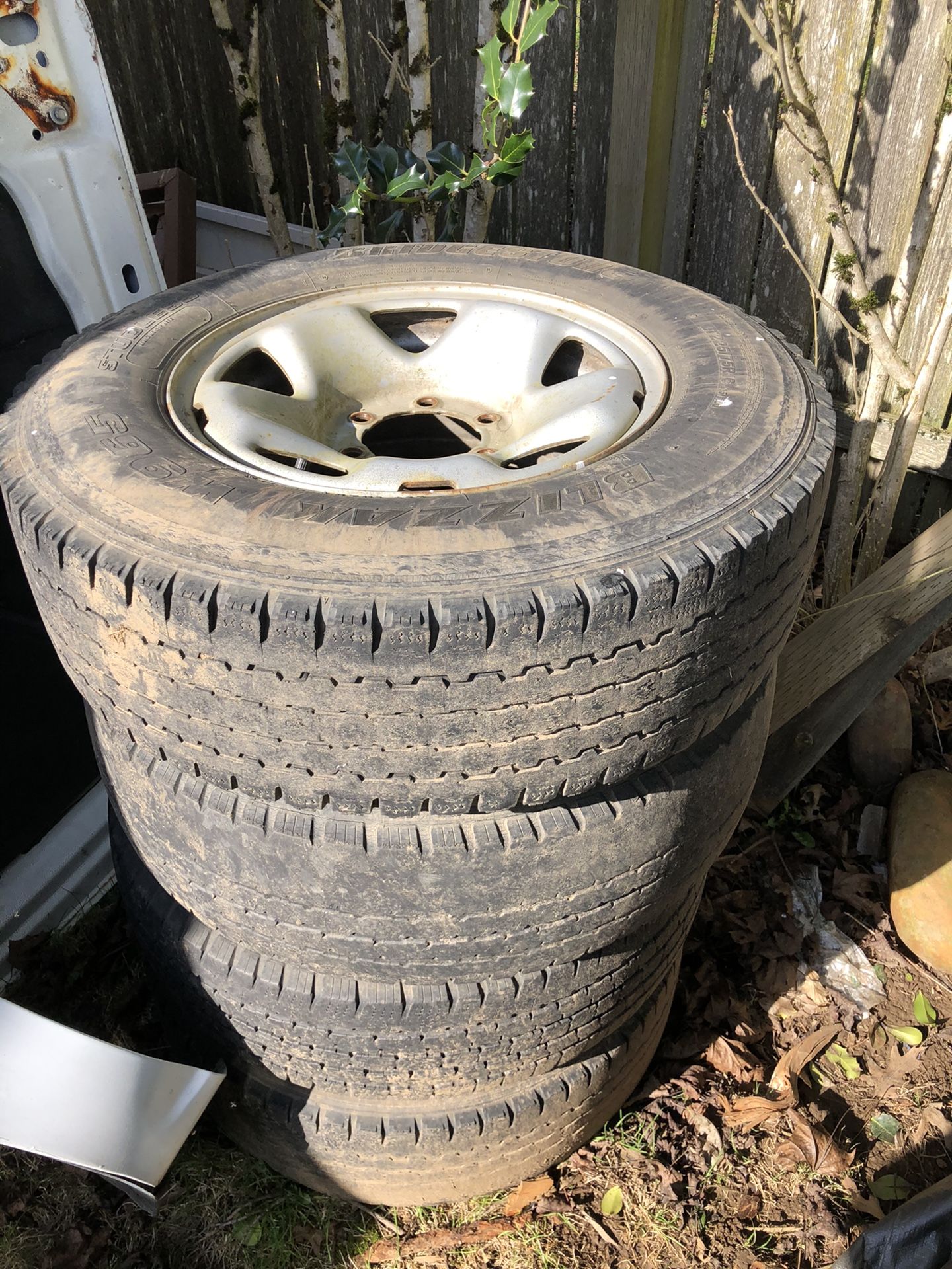 Trailer wheels and tires 225/75/16