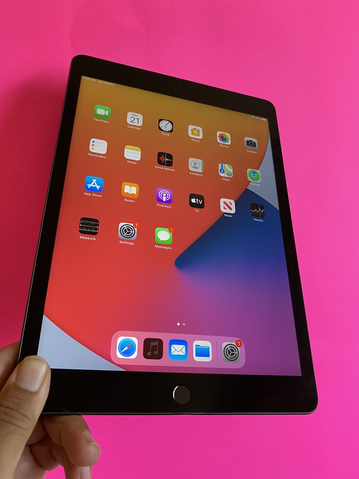 Apple IPad 7th Generation (10.2β Retina Display / Touch ID / 2019 model) 32GB with Accessories (Apple pencil compatible)