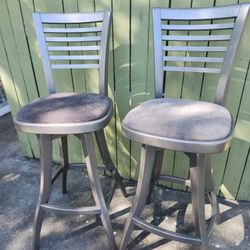 Pair of Metal Ladder Back Swivel Bar Stools with Cushioned Seats