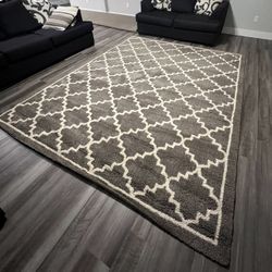 Gray/White Area Rug (8x10)