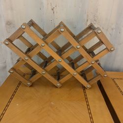 8 Bottle Accordion Wood Wine Rack
