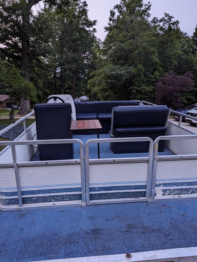 16 ft Kayot Pontoon