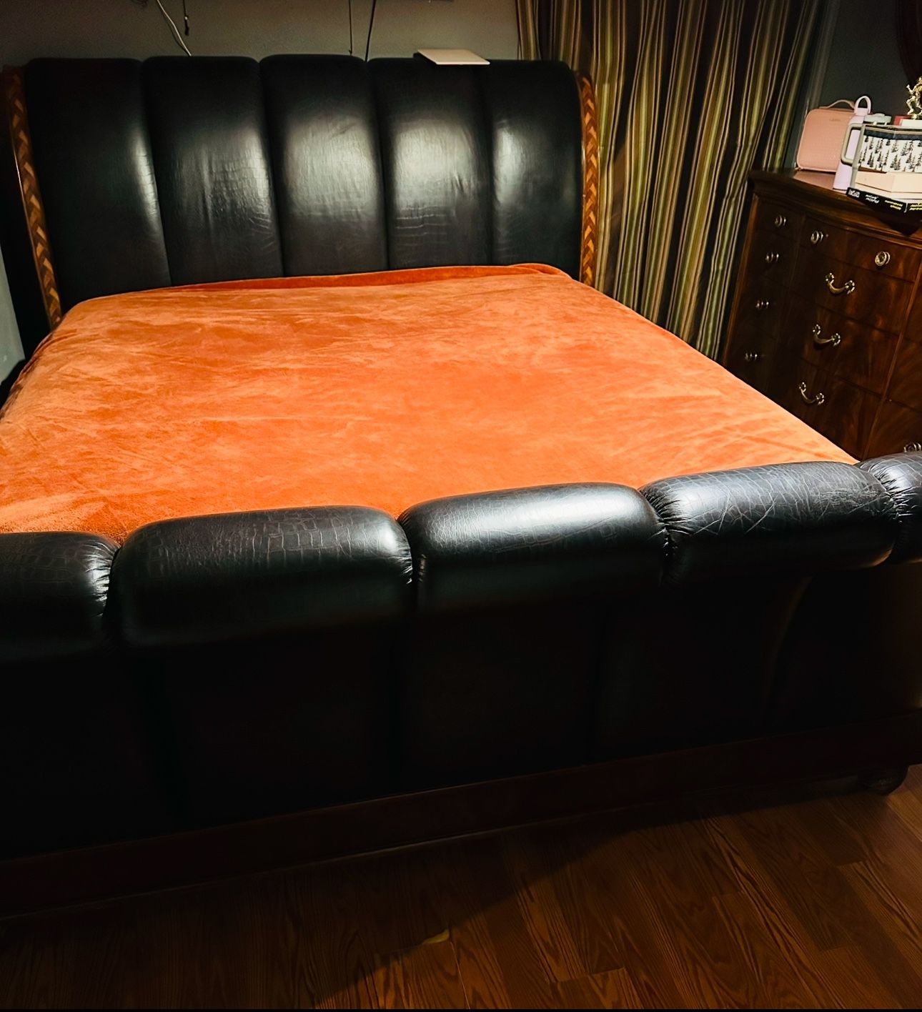 King Size Wood Bed 200$ For Everything