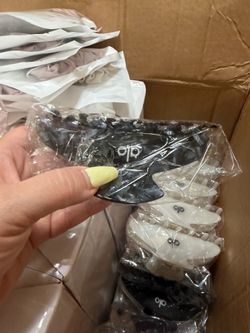 Alo Hair Clips