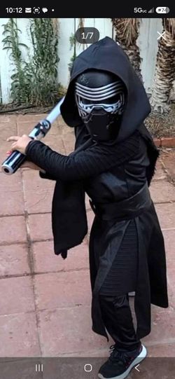 Boys Disney Kylo  Ren Costume Size 5/6 With Mask $15