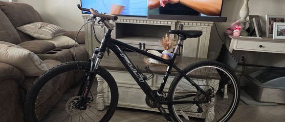 Amazing Fuji hard tale mountain bike