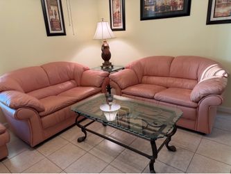 Design NS Italian Leather Living Room Set – 2 Loveseats, Ottoman & Glass Tables – Excellent Condition