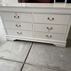 White  Dresser With Mirror 