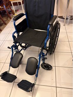 Wheelchair with adjustable footrest