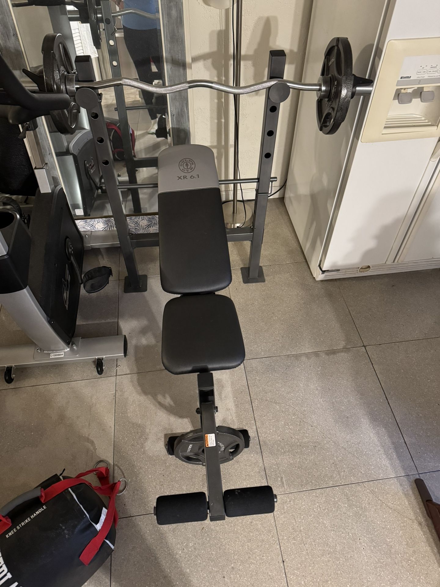 Weight Bench Gold’s Gym