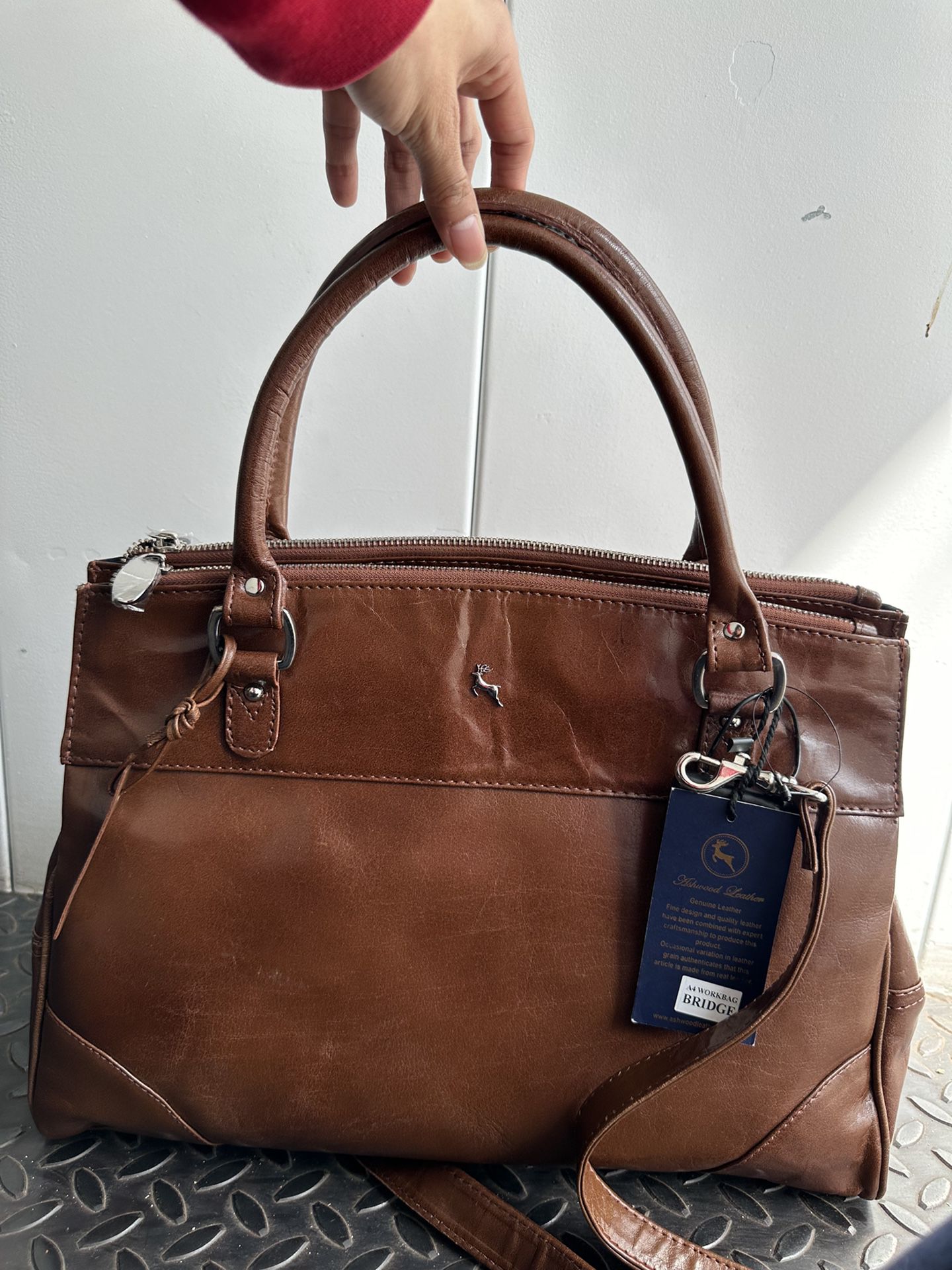 Ashwood Leather Duffle Bag for Sale in Los Angeles, CA - OfferUp