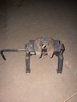 Fifth wheel hitch