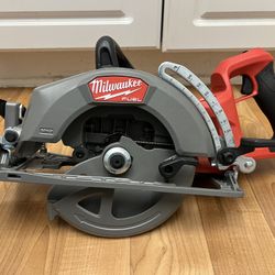 Milwaukee M18 FUEL 18V Lithium-lon Cordless 7-1/4 in. Rear Handle Circular Saw (Tool-Only)