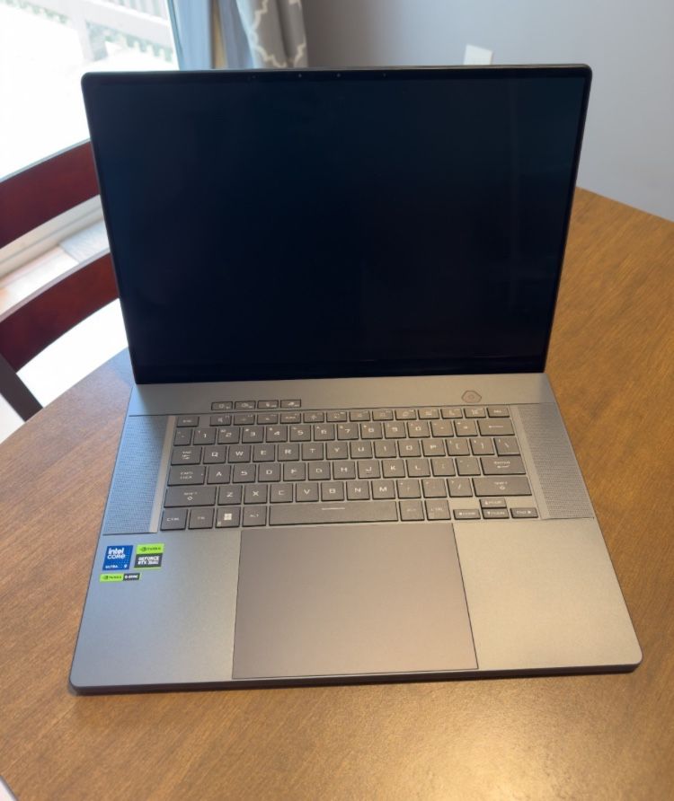 ASUS ROG Zephyrus G16 16" OLED 240Hz - Intel Core Ultra 9, 16GB, 1TB, RTX 4070