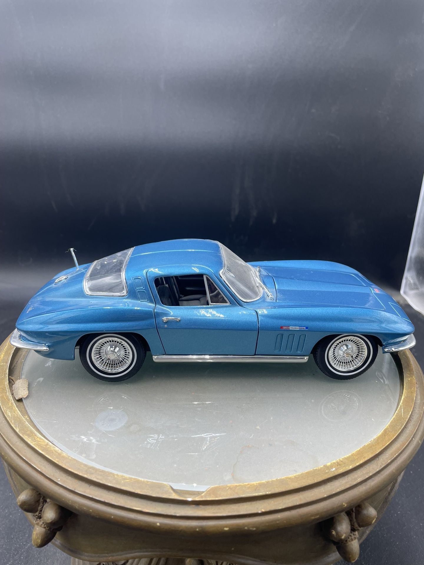 Maisto 1965 Chevrolet Corvette 1:18 Scale Diecast Car, Blue