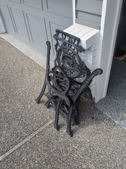 FREE – Ornate Vintage-Style Cast Metal Outdoor Chair Frames