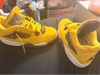 Jordan thunders like new size 10