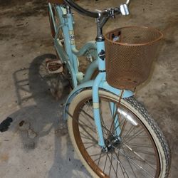 Vintage-Style light blue bike